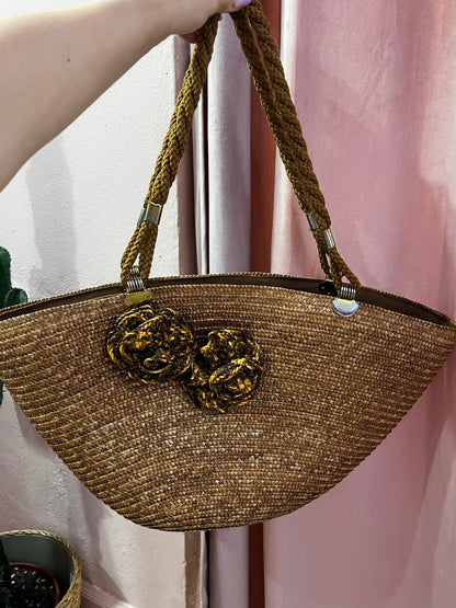 Borsa vintage in paglia con dettaglio fiori