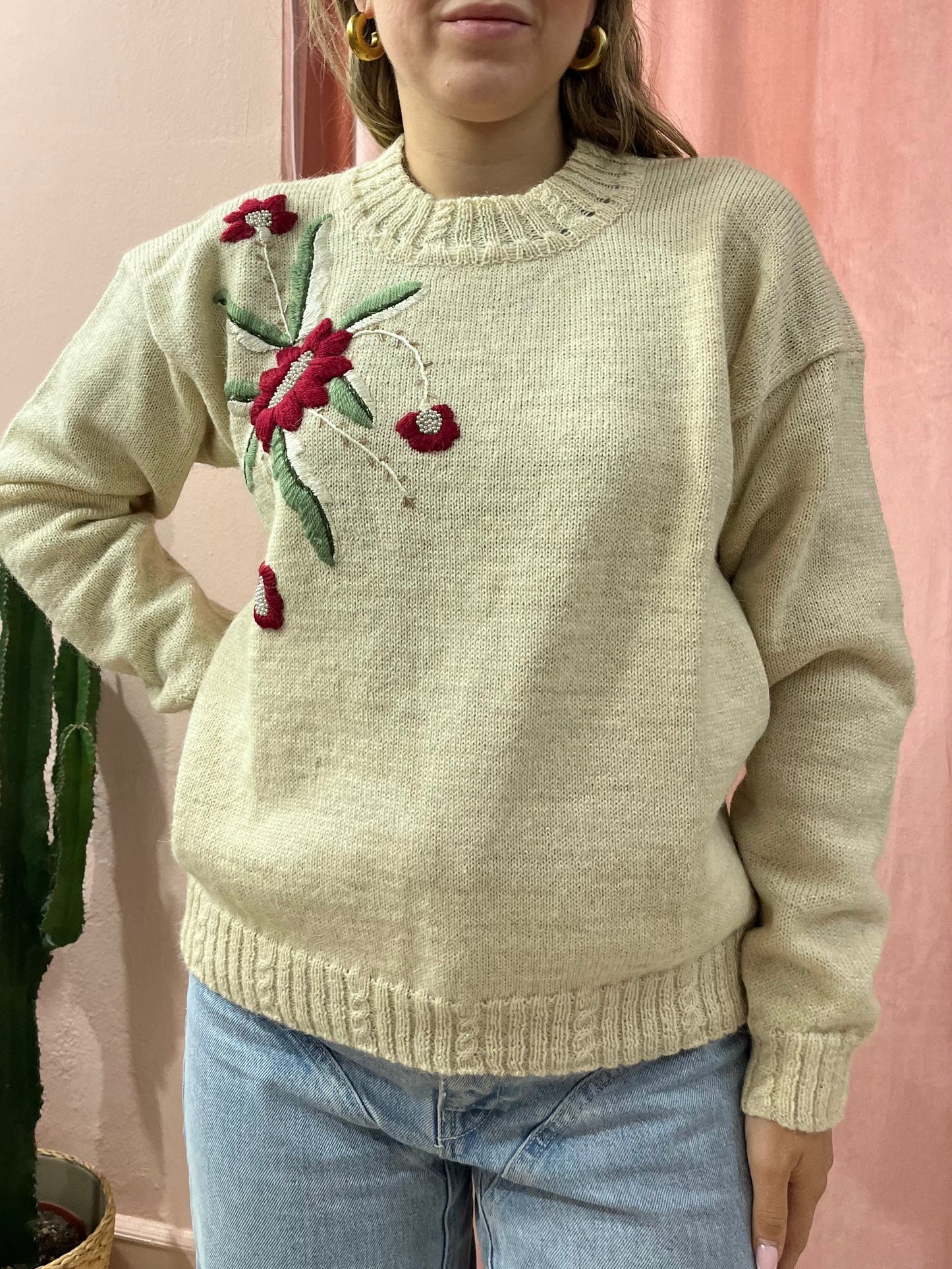 Maglione in lana panna con fiore