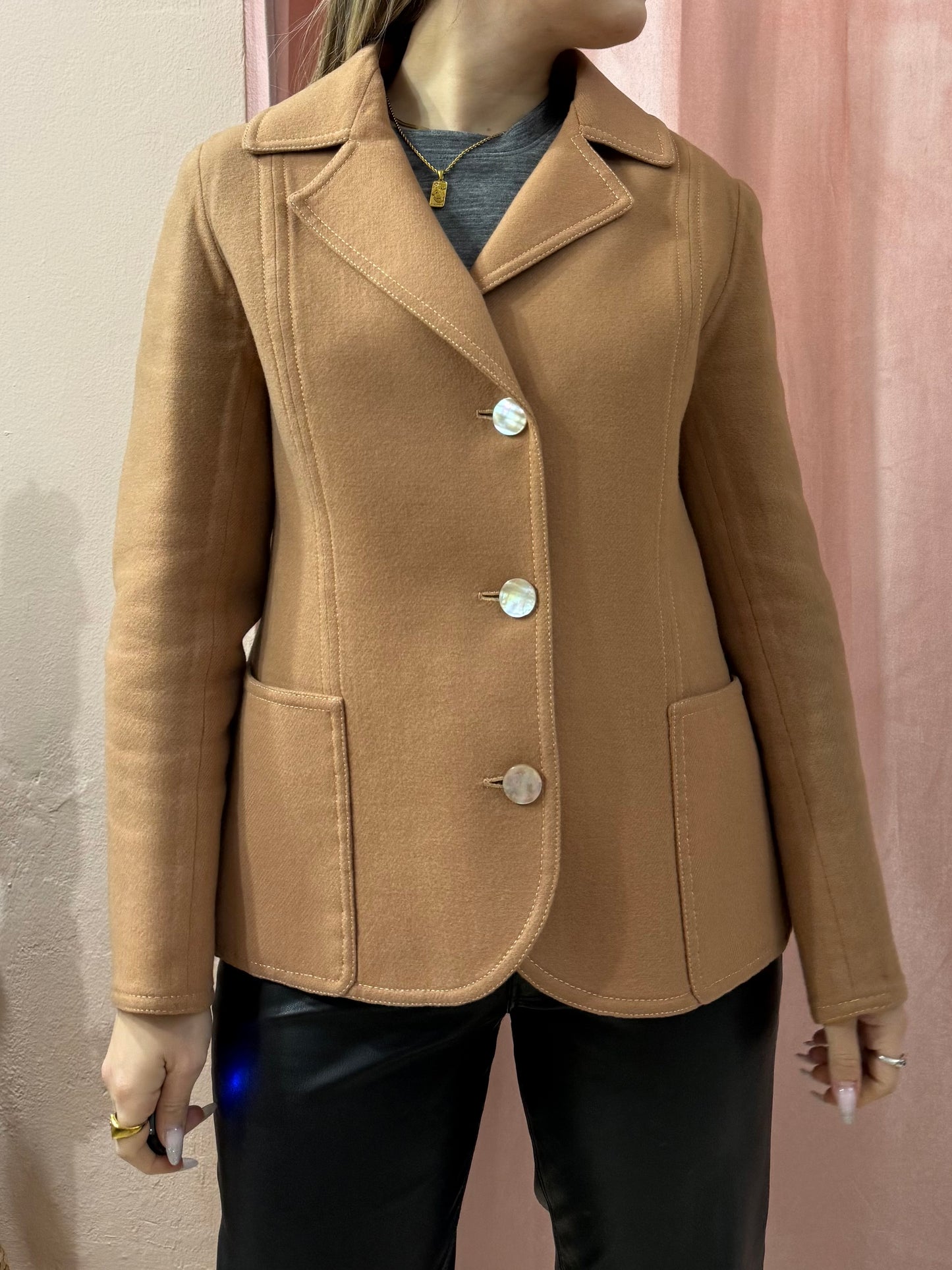 Blazer sartoriale in lana color biscotto