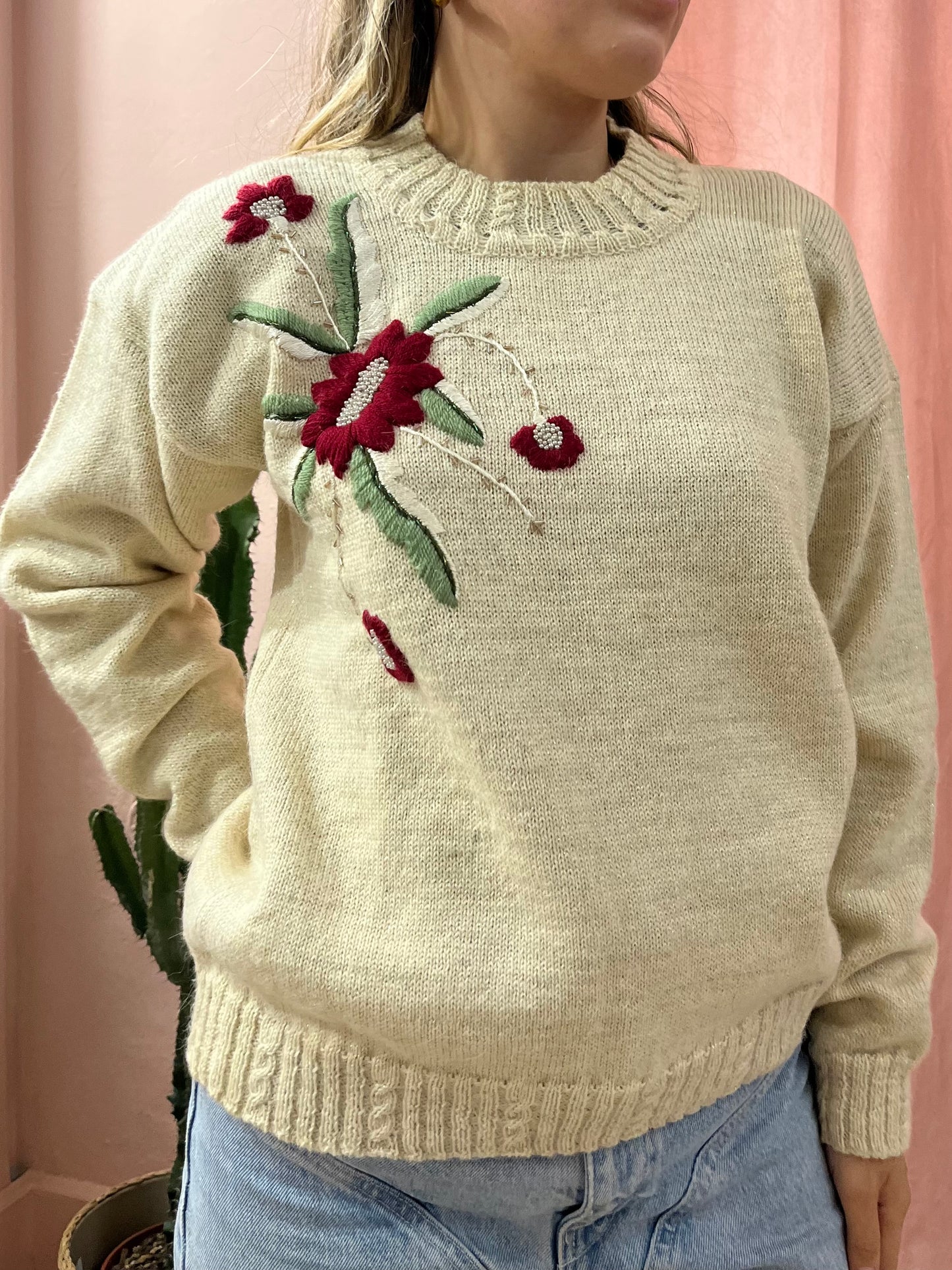 Maglione in lana panna con fiore