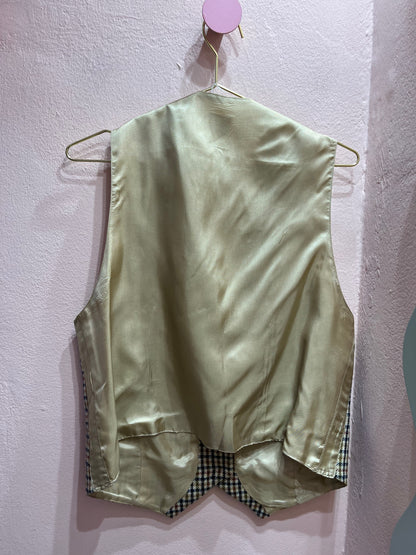 Gilet fantasia quadretti sul beige