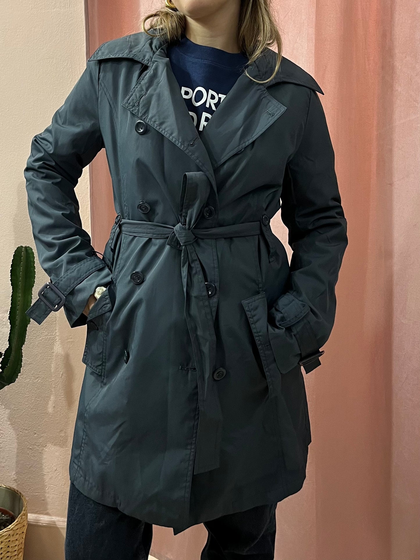 Trench blu impermeabile con cinturino