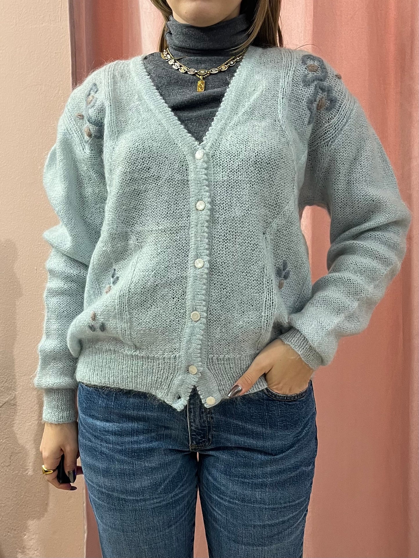 Cardigan azzurro polvere in lana con ricami