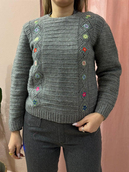 Maglione in lana grigio ricami fiorellini