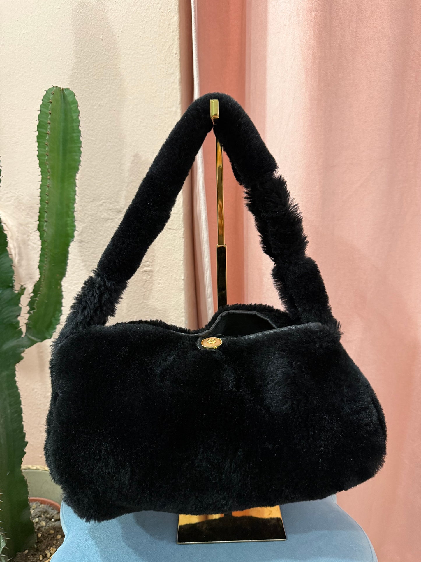 Borsa Shearling a cilindro nera